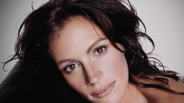 Julia Roberts Cute Eyes Looking At Camera Face Closeup